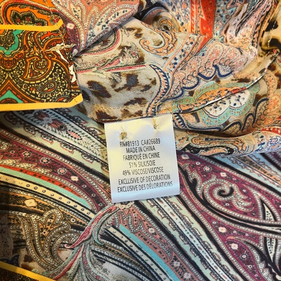 NWT Robert Graham Button Up Blouse - Picture 13 of 14